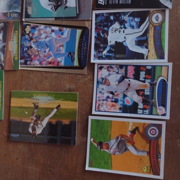 Assorted Baseball Trading Cards Collection - Picture 4 of 5